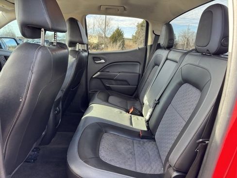 Used 2015 Chevrolet Colorado Z71 image 12