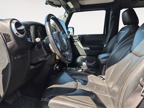 Used 2017 Jeep Wrangler Unlimited Rubicon w/ Connectivity Group AWD/4WD image 10