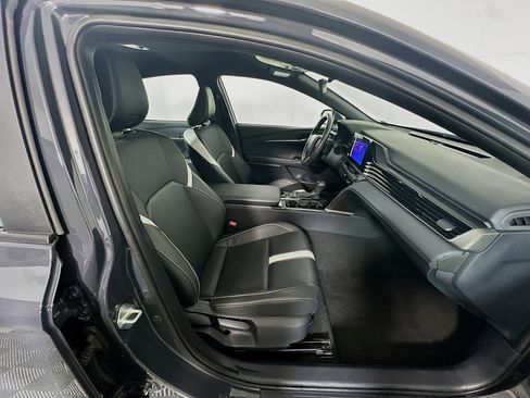 Used 2025 Toyota Camry SE image 32