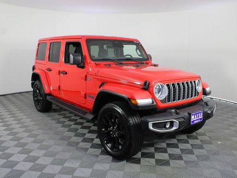 Used 2025 Jeep Wrangler Unlimited Sahara AWD/4WD image 24