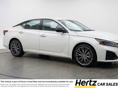 Used 2025 Nissan Altima 2.5 SV FWD image 1