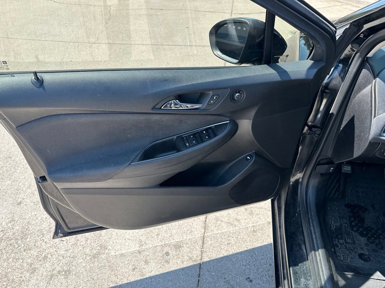 Used 2018 Chevrolet Cruze LS FWD image 10
