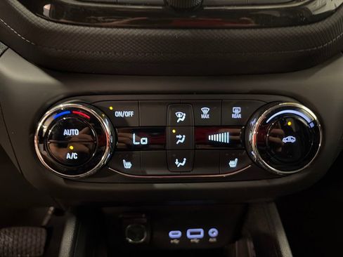 Used 2023 Chevrolet TrailBlazer LT w/ Convenience Package AWD/4WD image 32
