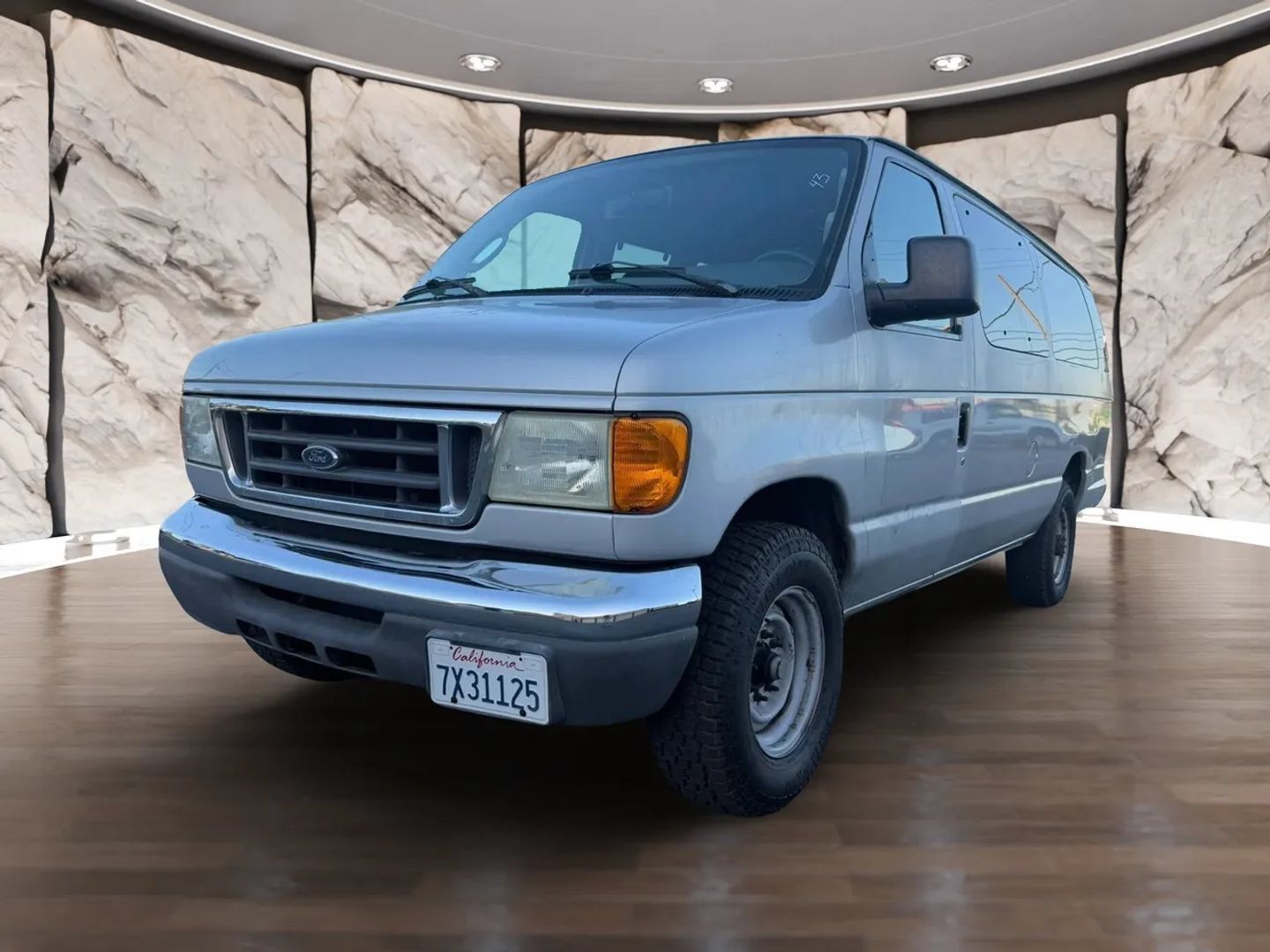 Used 2006 Ford E-350 and Econoline 350 XLT RWD image 2