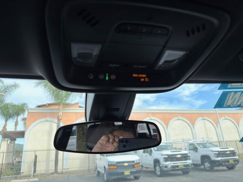 Used 2023 Chevrolet Traverse LT image 30