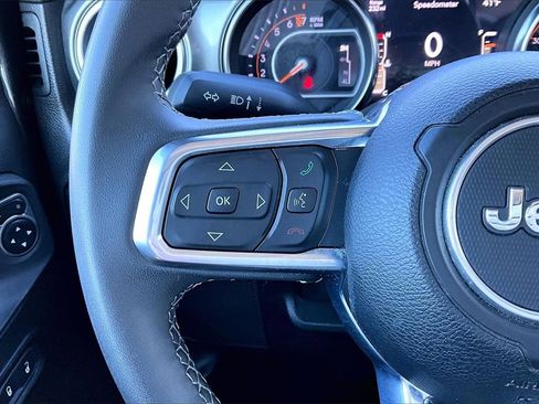 Certified 2023 Jeep Gladiator Overland image 28