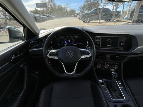 Used 2024 Volkswagen Jetta SE image 11