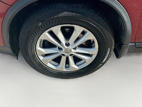 Used 2016 Nissan Rogue SV w/ SV Family Package FWD image 11