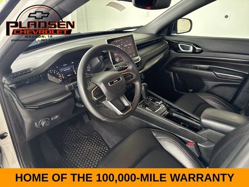 Used 2025 Jeep Compass Trailhawk AWD/4WD image 7