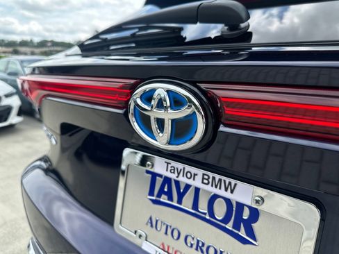 Used 2021 Toyota Venza XLE w/ Softex Package AWD/4WD image 14