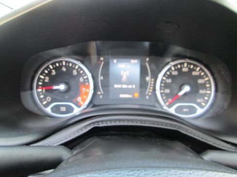 Used 2015 Jeep Renegade Latitude AWD/4WD image 5