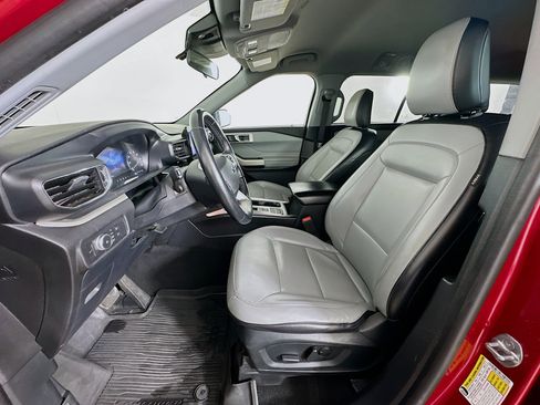 Used 2021 Ford Explorer XLT w/ Equipment Group 202A image 13