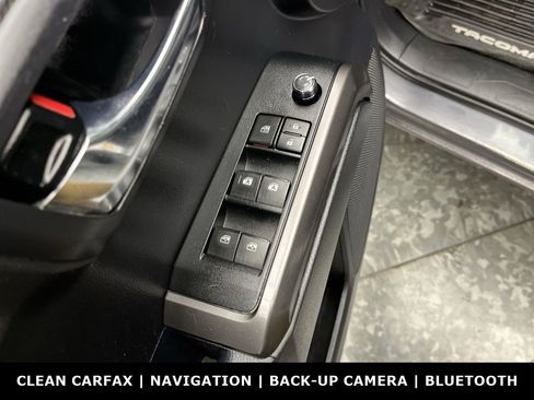 Used 2018 Toyota Tacoma TRD Sport AWD/4WD image 9