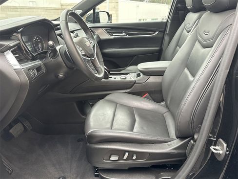 Certified 2022 Cadillac XT5 Premium Luxury w/ LPO, ONYX Package image 9