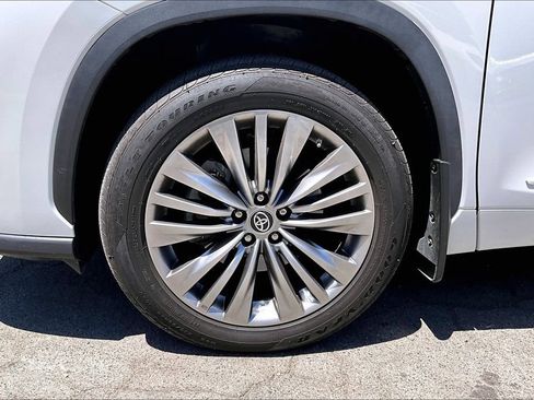 Used 2022 Toyota Highlander Platinum AWD/4WD image 8
