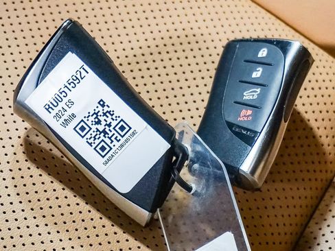 Used 2024 Lexus ES 300h w/ Premium Package image 30