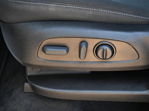 Used 2023 Chevrolet Traverse LT FWD image 17