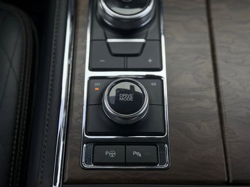 Used 2018 Ford Expedition Platinum image 41