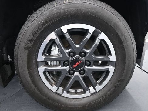 Used 2025 Toyota Tacoma TRD Sport AWD/4WD image 11