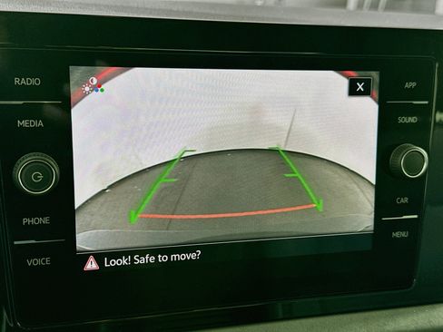Used 2025 Volkswagen Jetta SE FWD image 22