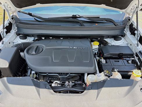 Used 2019 Jeep Cherokee Trailhawk AWD/4WD image 28