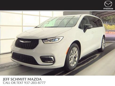 Used 2026 Chrysler Pacifica Limited FWD image 1