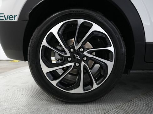 Used 2023 Chevrolet Bolt EUV Premier w/ Sun & Sound Package image 9