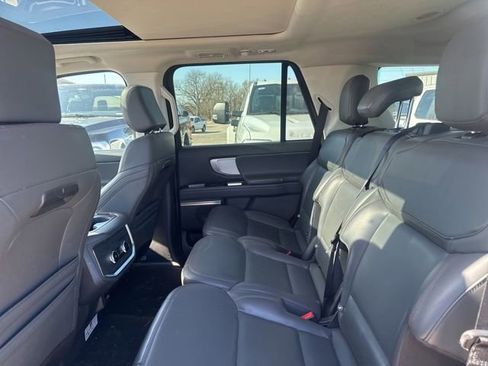Used 2025 Ford Expedition Active image 11