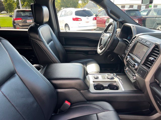 Used 2020 Ford Expedition XLT w/ Equipment Group 202A AWD/4WD image 16