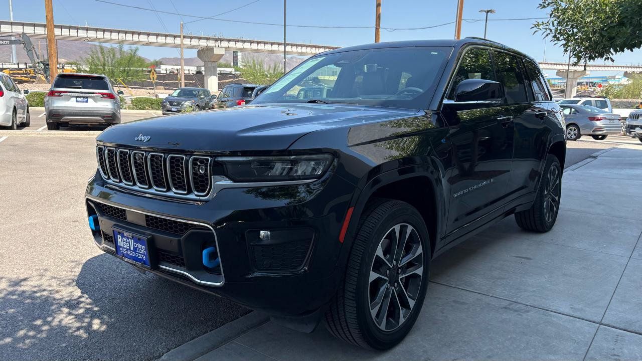 Used 2022 Jeep Grand Cherokee Overland w/ Advanced Protech Group III AWD/4WD image 16