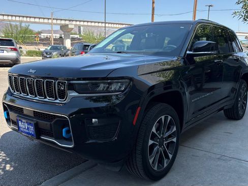 Used 2022 Jeep Grand Cherokee Overland w/ Advanced Protech Group III AWD/4WD image 16