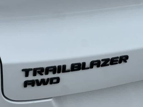 Used 2023 Chevrolet TrailBlazer RS w/ Convenience Package AWD/4WD image 28