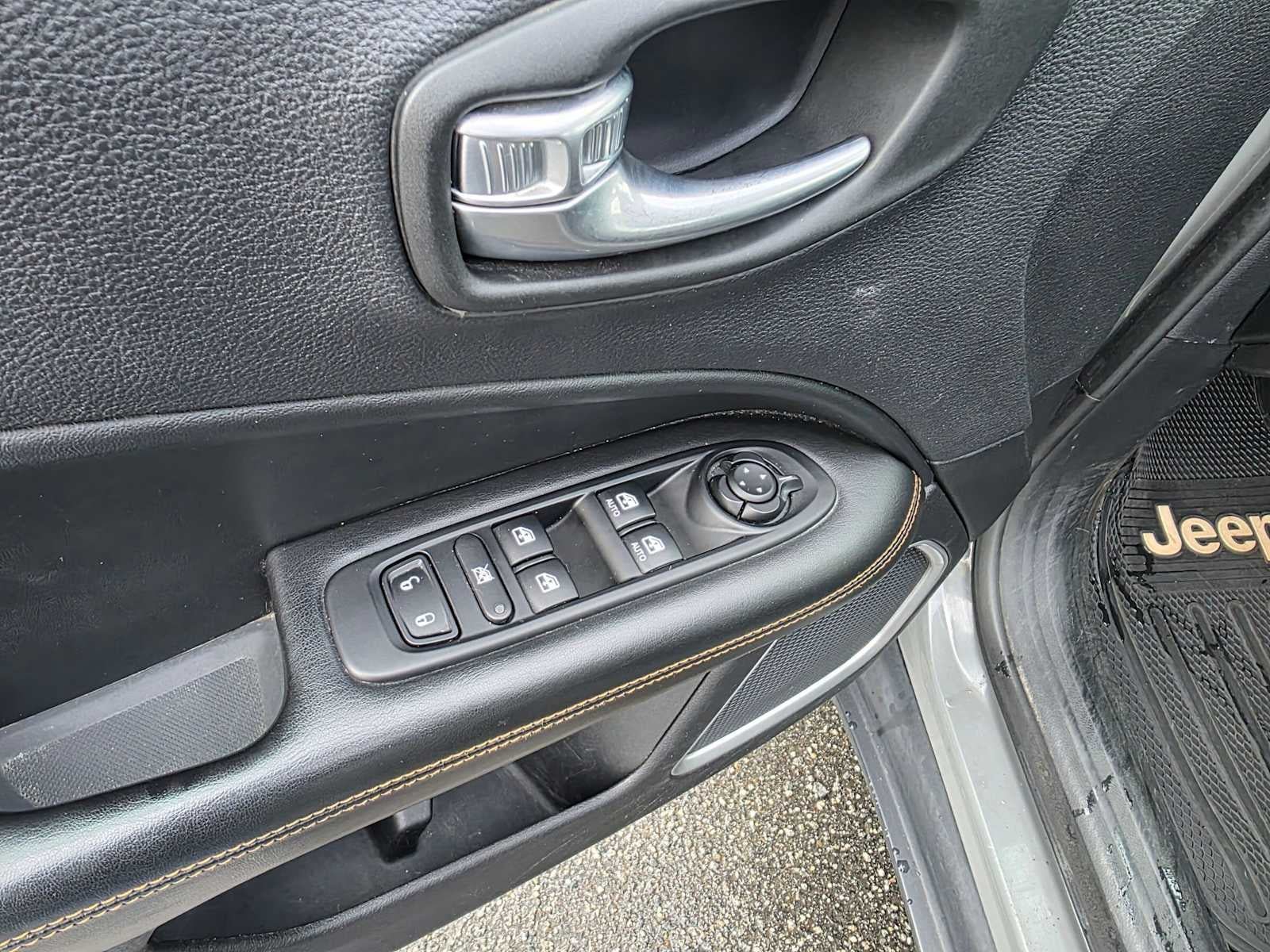 Used 2020 Jeep Compass Limited AWD/4WD image 22