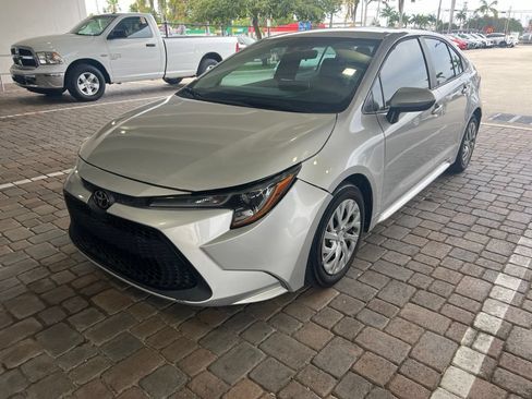 Used 2021 Toyota Corolla LE FWD image 5
