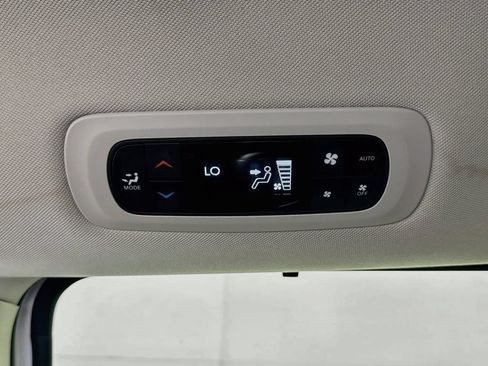 Used 2024 Chrysler Pacifica Touring-L FWD image 24
