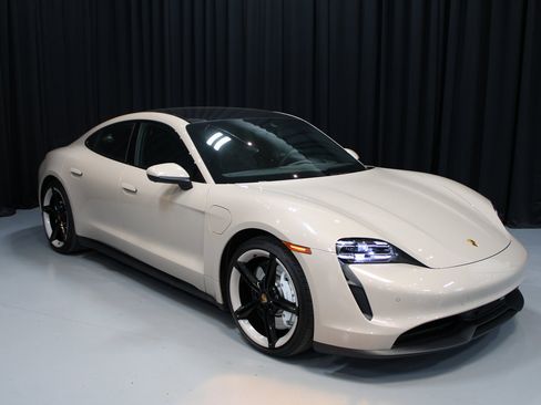 Certified 2023 Porsche Taycan image 9