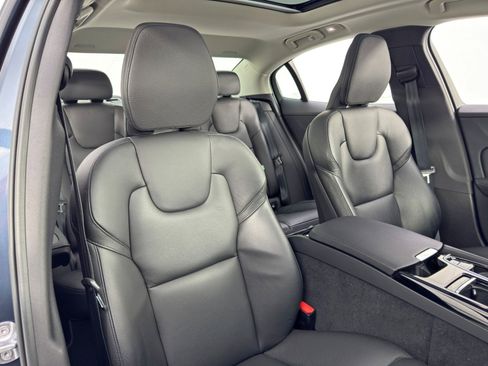 Used 2023 Volvo S60 T8 Plus image 39