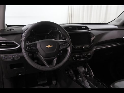 Used 2023 Chevrolet TrailBlazer LT w/ Convenience Package AWD/4WD image 6