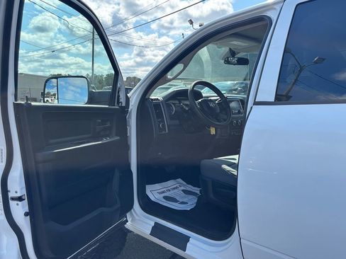 Used 2013 RAM 2500 Tradesman w/ Chrome Appearance Group image 19