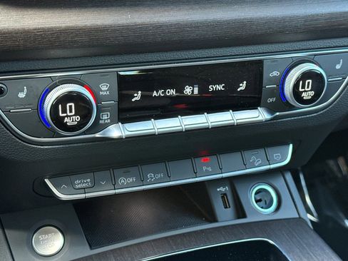 Used 2025 Audi Q5 2.0T Premium image 16