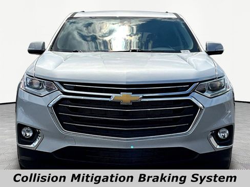 Used 2020 Chevrolet Traverse LT FWD image 2