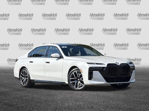 Used 2024 BMW 740i w/ Premium Package 2 RWD image 2