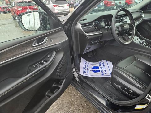 Used 2023 Jeep Grand Cherokee L Limited image 6