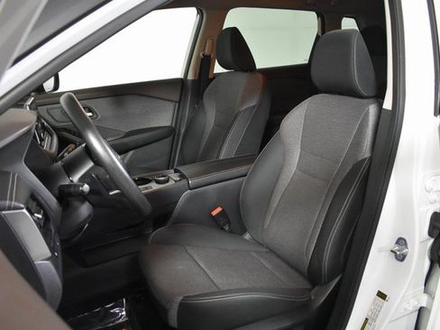 Certified 2023 Nissan Rogue SV image 9