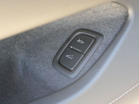 Used 2025 Chevrolet Corvette Stingray Coupe w/ 1LT image 12