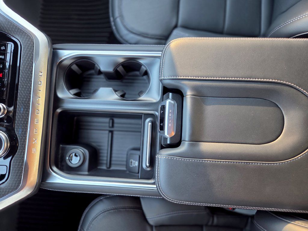 New 2026 Ford Expedition Max Platinum w/ Stealth Appearance Package AWD/4WD image 30