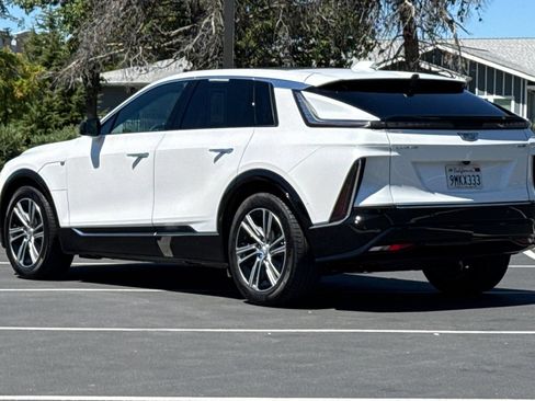 Used 2024 Cadillac Lyriq Luxury RWD image 3