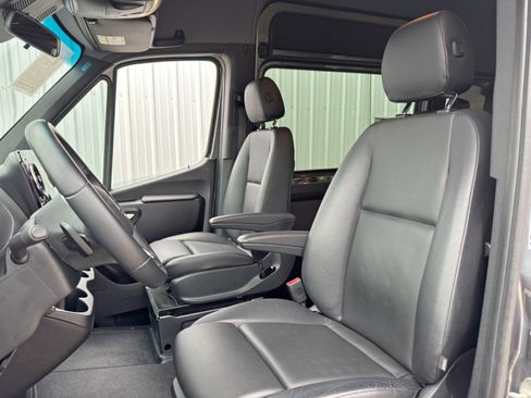 Used 2023 Mercedes-Benz Sprinter 2500 image 36