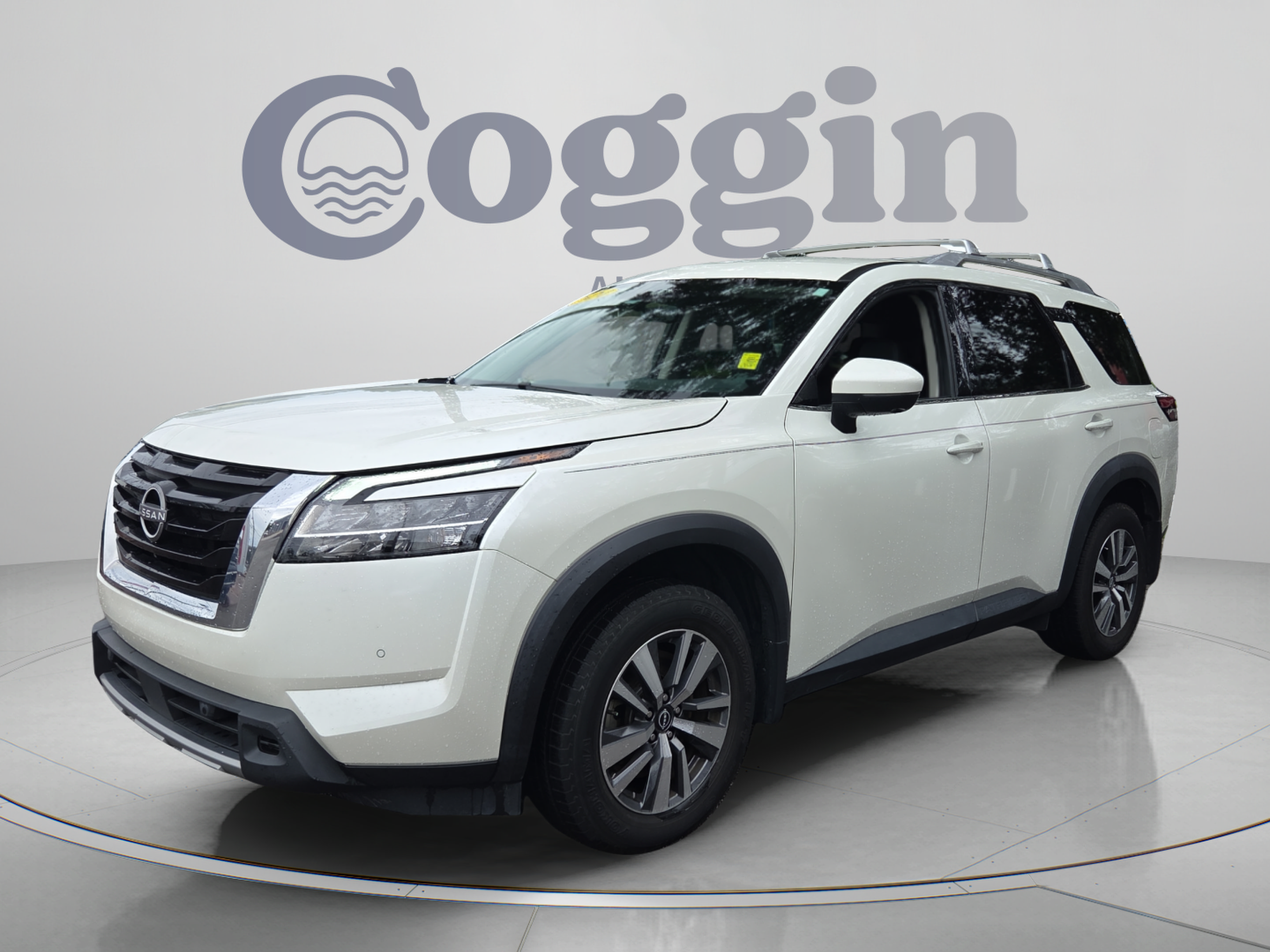 Used 2024 Nissan Pathfinder SL w/ Cargo Package FWD image 1