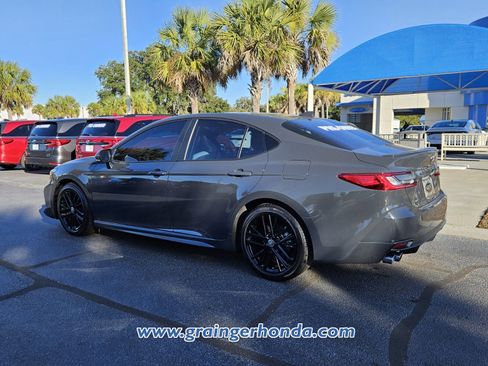 Used 2025 Toyota Camry SE image 3